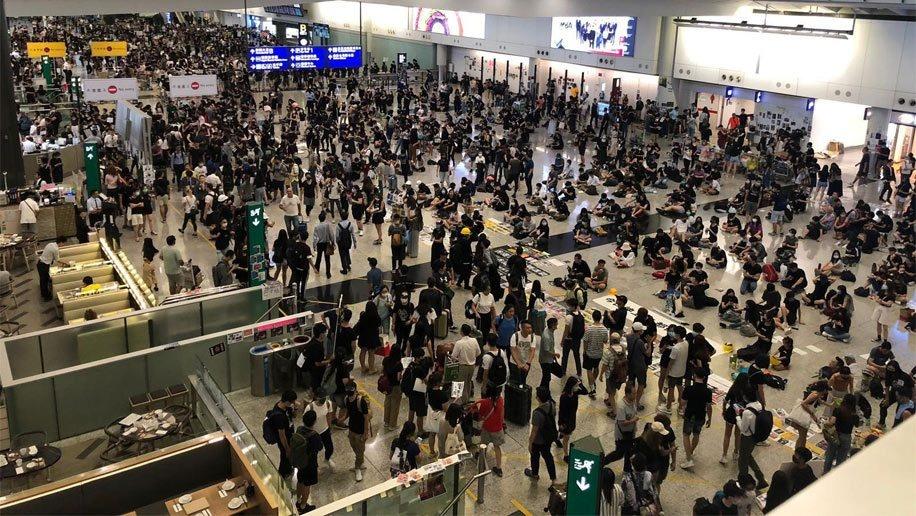 Hong Kong: vols très perturbés depuis deux jours