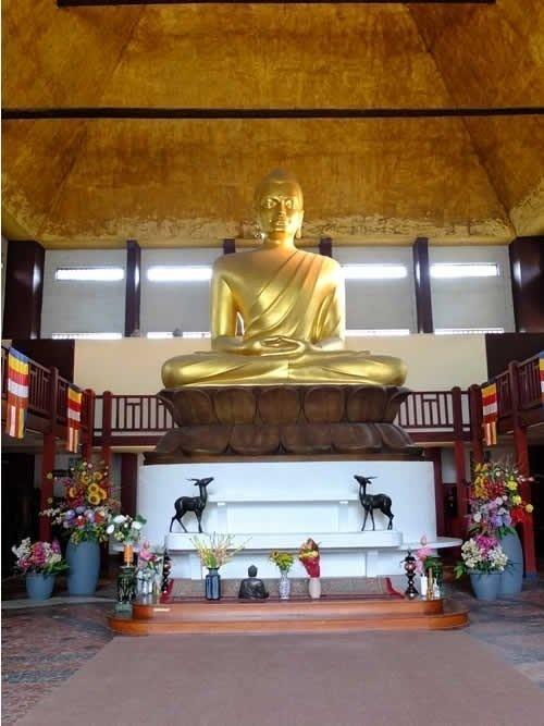 Le Bouddha de la Grande Pagode de Paris. bouddha pagode paris vincennes1