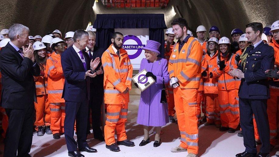 Her Majesty the Queen visits the under construction Crossrail station at Bond Street 227845 e1663167666972 916x515