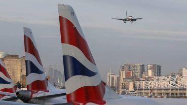 Royaume-Uni: les compagnies aériennes critiquent la quarantaine