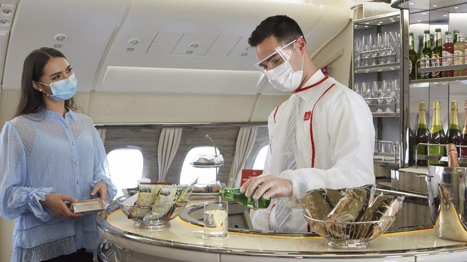 Emirates reprend son service complet de repas en novembre