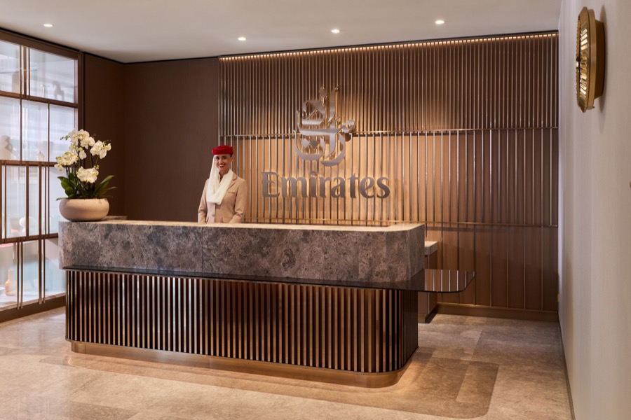 1920 tobymitchell2026 emirates munichlounge reception desk horizontal 0081 f rgb copy