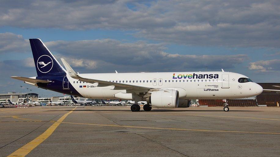 Lufthansa dévoile une livrée LGBT