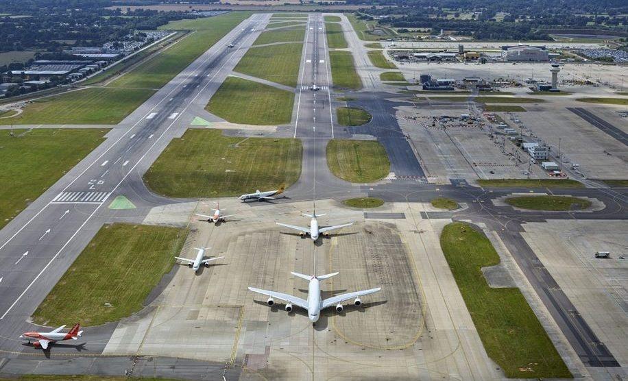 L’aéroport de Gatwick réouvre après les perturbations liées aux drones