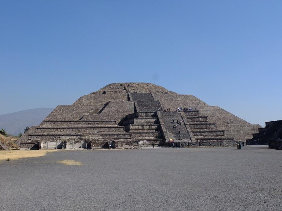Pyramide à Tehotihuacan Mexique