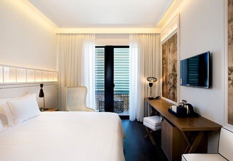 hotel-cotton-house-barcelona-king-balcony-guest-room