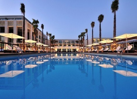 La piscine d'un hôtel du groupe hôtelier portugais Tivol.
